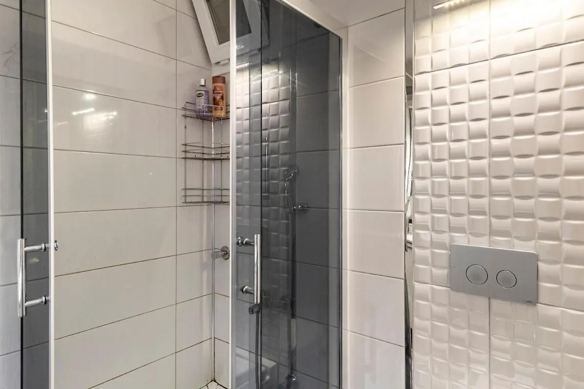Comfortable, Peaceful Apartment In Goeztepe Izmir Turkey