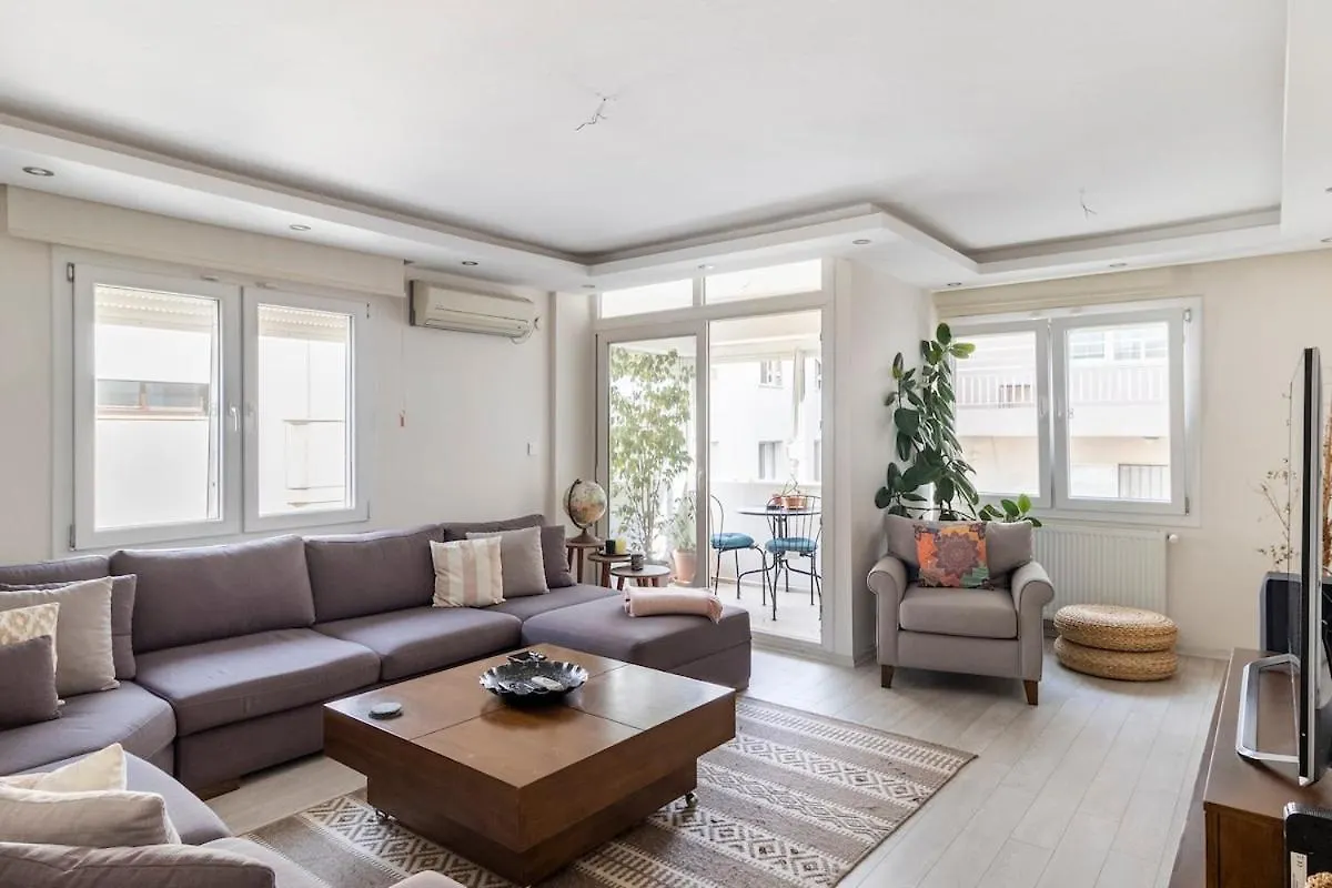 Comfortable, Peaceful Apartment In Goeztepe Izmir